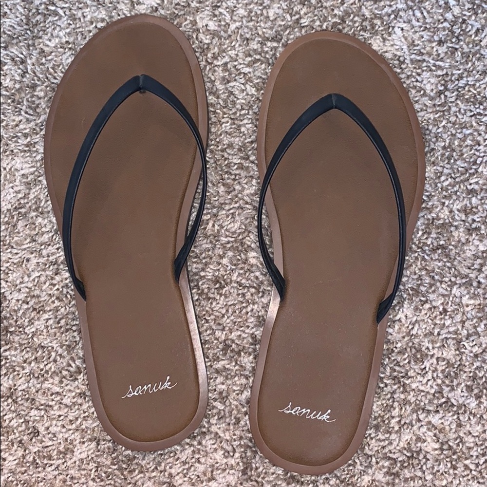 Sanuk flip flops